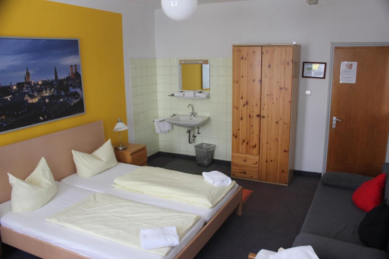 Hotel Pension Am Hauptbahnhof Munique Exterior foto