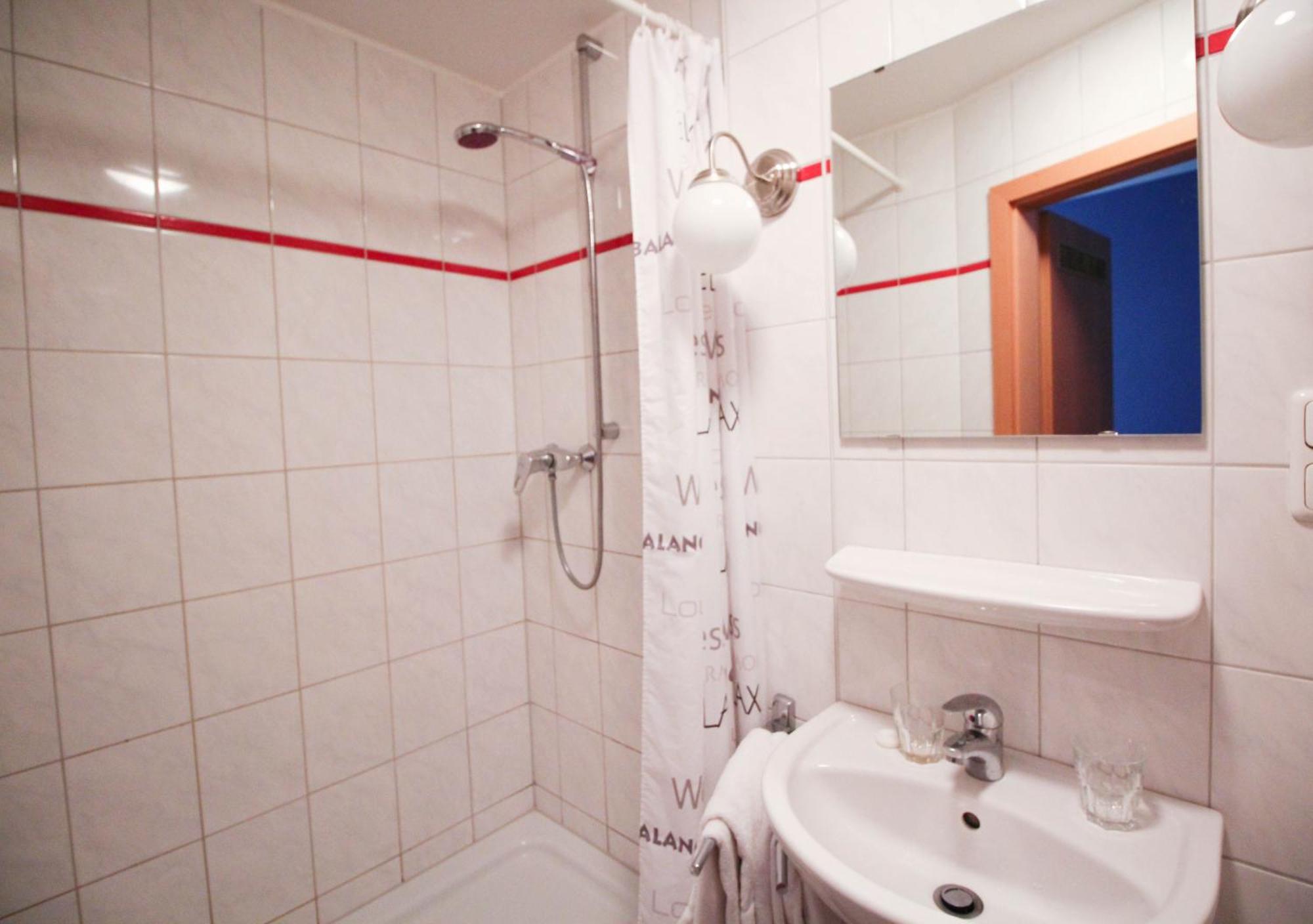 Hotel Pension Am Hauptbahnhof Munique Quarto foto