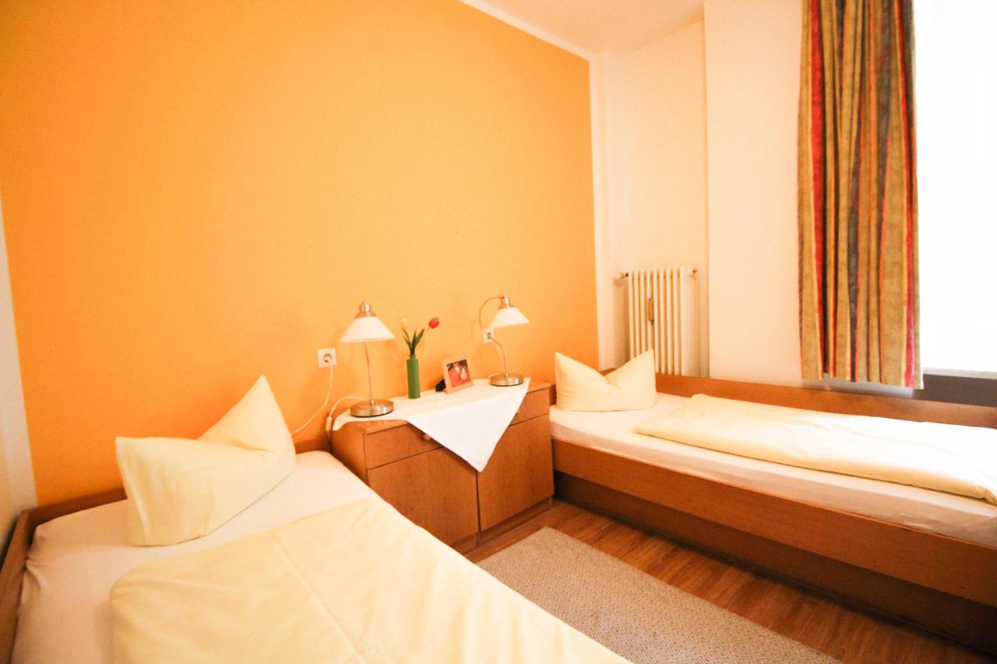 Hotel Pension Am Hauptbahnhof Munique Quarto foto